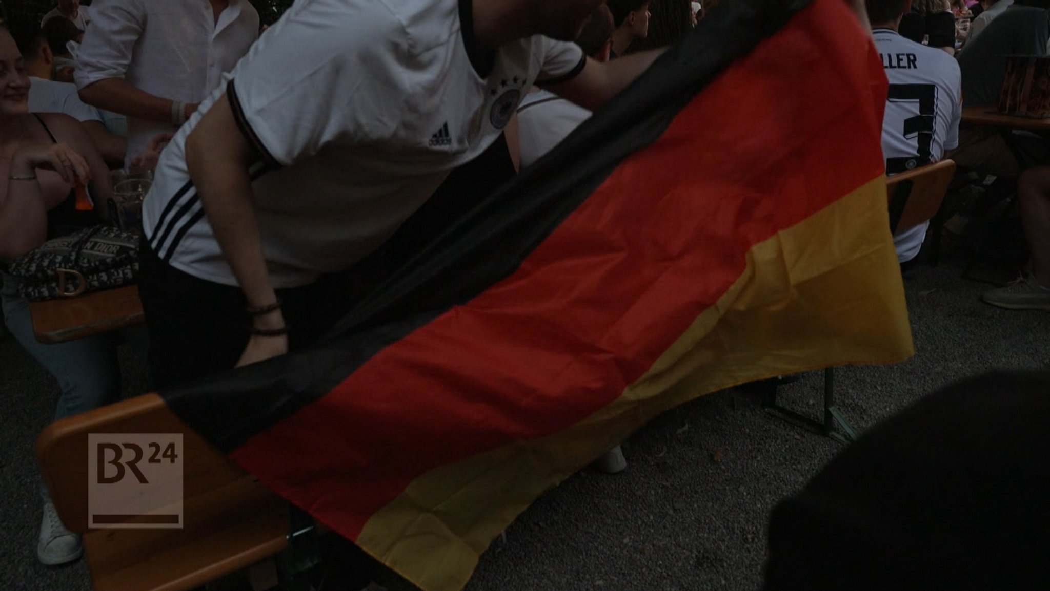 Fans feiern Einzug der DFB-Elf ins Viertelfinale