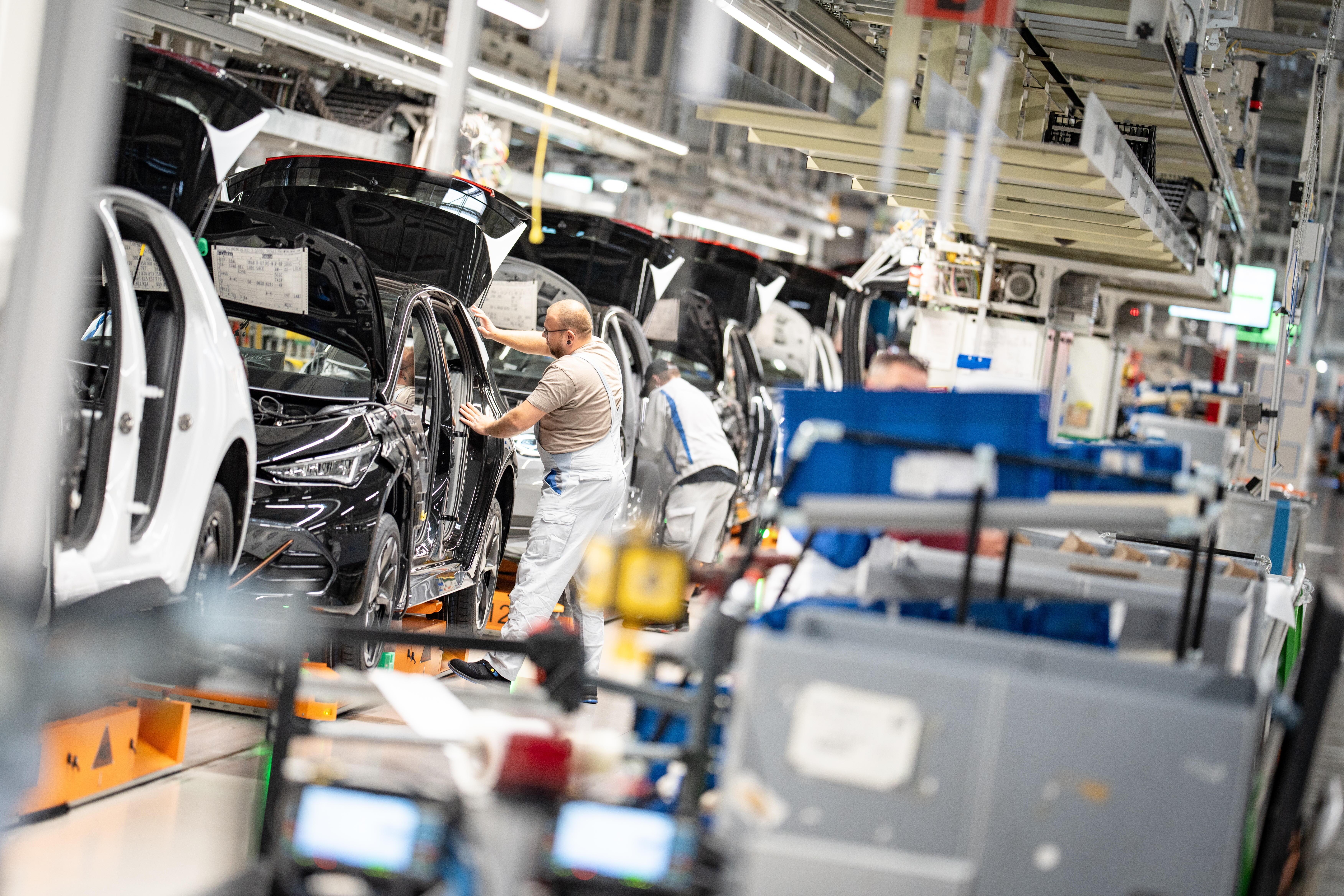 VW-Werk Zwickau: Mitarbeiter am Fließband