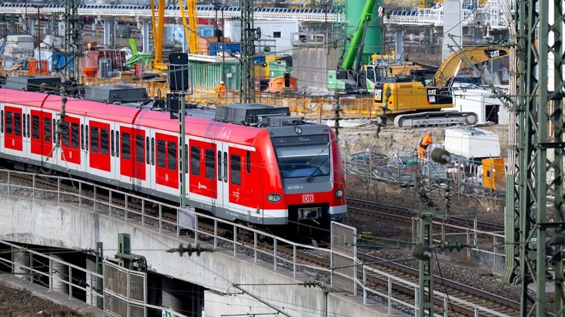 Baustelle der 2. S-Bahn-Stammstrecke in München: Auch an diesem Wochenende kommt es zu erheblichen Einschränkungen zwischen 4 und 16 Uhr. | Bild: dpa-Bildfunk/Sven Hoppe Baustelle der 2. S-Bahn-Stammstrecke in München: Auch an diesem Wochenende kommt es zu erheblichen Einschränkungen zwischen 4 und 16 Uhr.