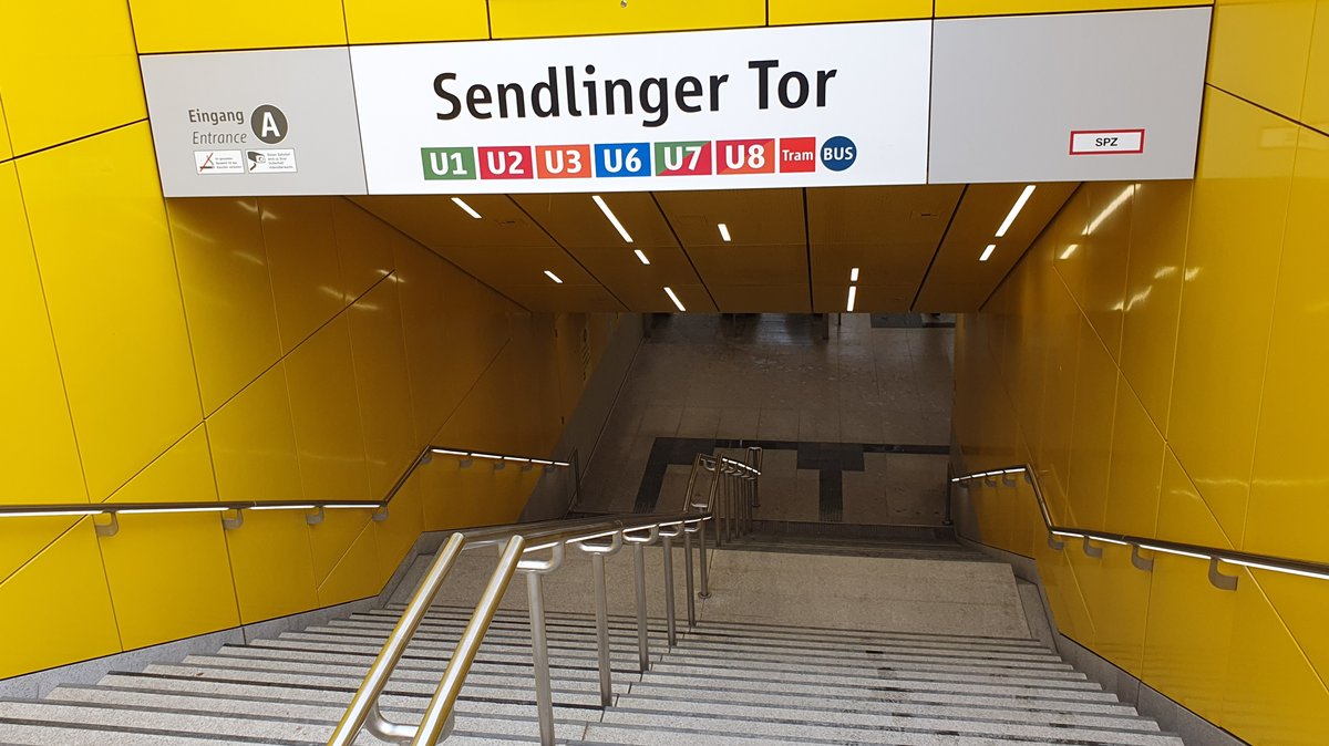 Abgang zum modernisierten U-Bahnhof Sendlinger Tor in München