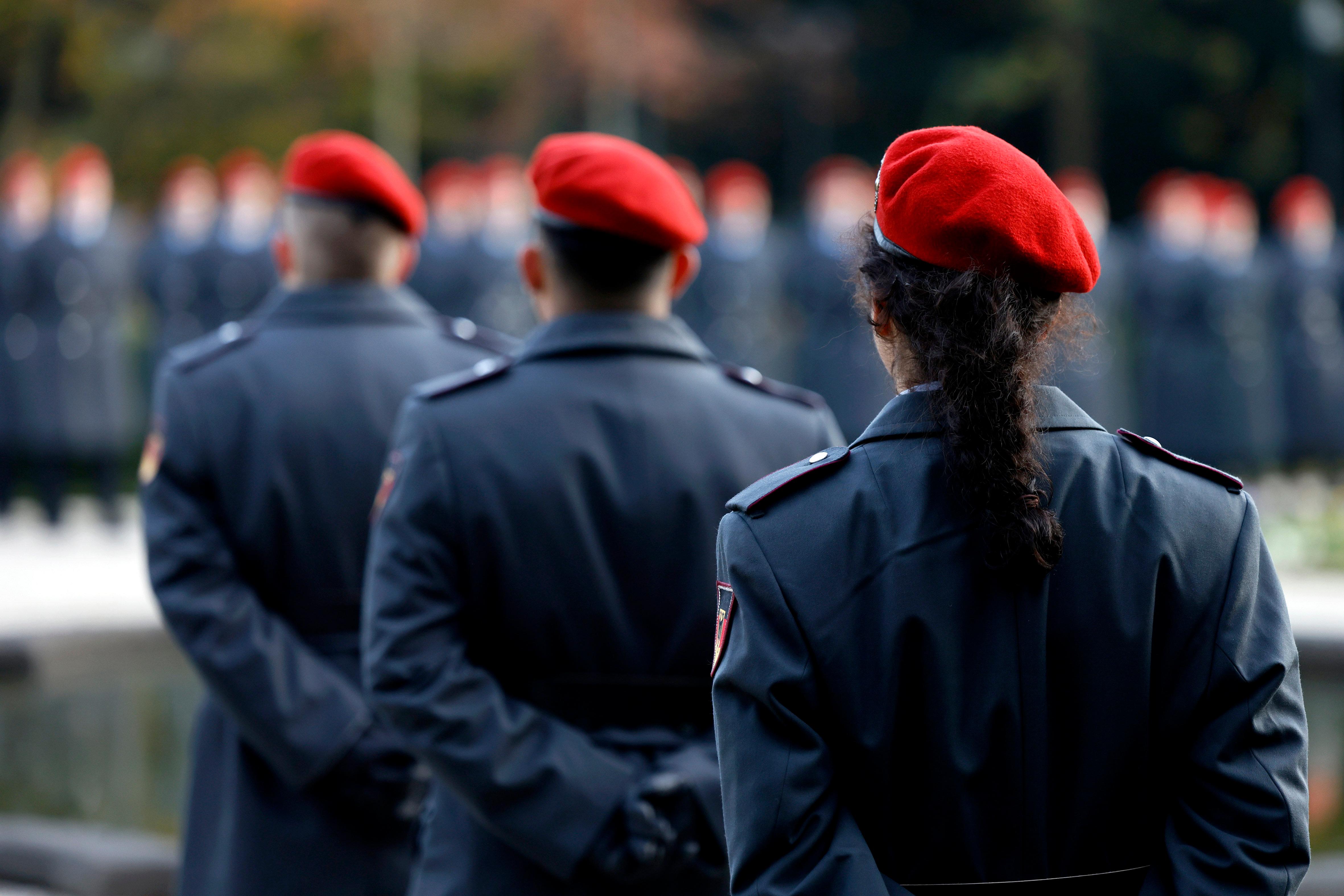 Rekrutinnen und Rekruten der Bundeswehr bei einer Feier in Bonn. (Archivbild)