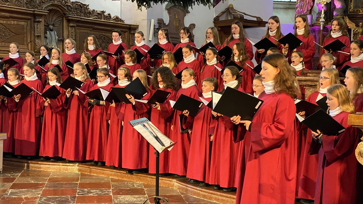 Die Regensburger Domspatzen-Mädchen: Sie gehen zum ersten Mal in der Adventszeit auf Konzertreise. 