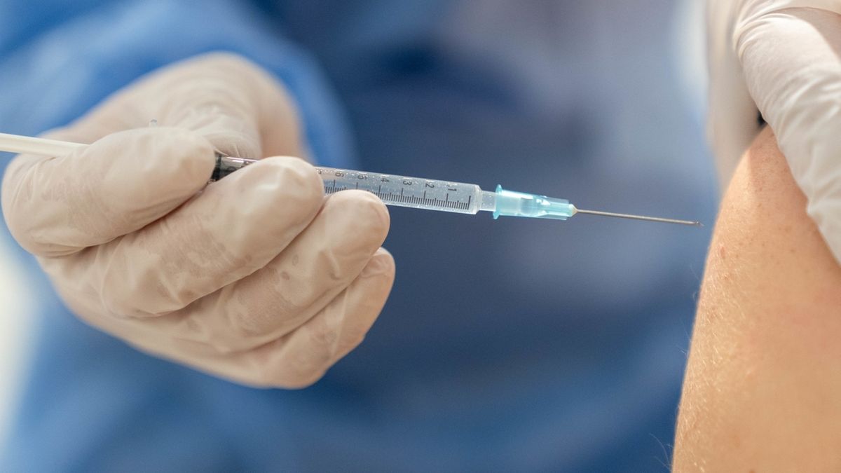 Corona Impfung Unmut Wegen Aktualisiertem Aufklarungsbogen Br24