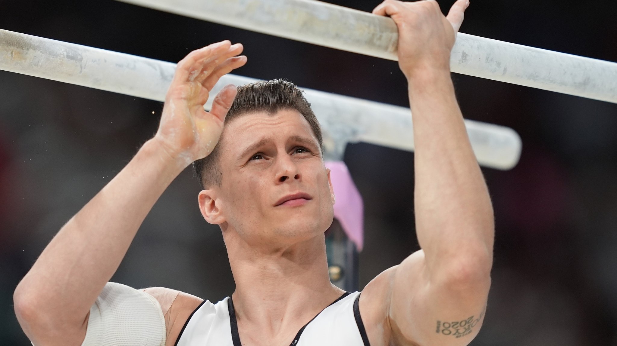 05.08.2024, Frankreich, Paris: Olympia, Paris 2024, Turnen, Barren, Männer, Finale, Lukas Dauser aus Deutschland. 