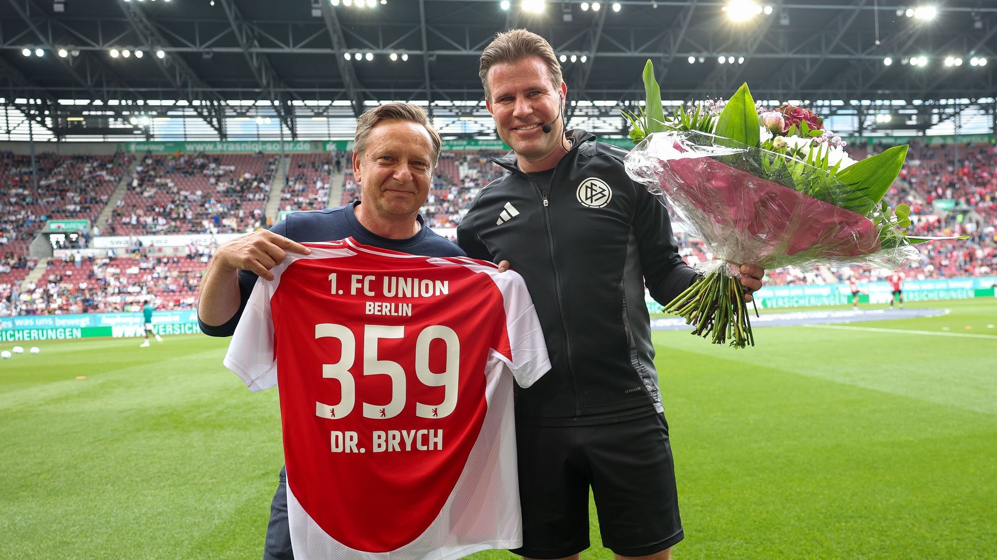 Union-Geschäftsführer Horst Heldt und Schiedsrichter Felix Brych