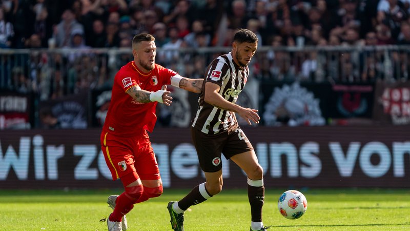 Spielszene St. Pauli - FC Augsburg | Bild: picture-alliance/dpa Spielszene St. Pauli - FC Augsburg