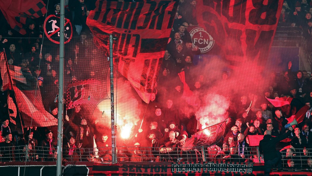 Massenschlägerei von Dresden- und FCN-Fans vor Hochrisikospiel