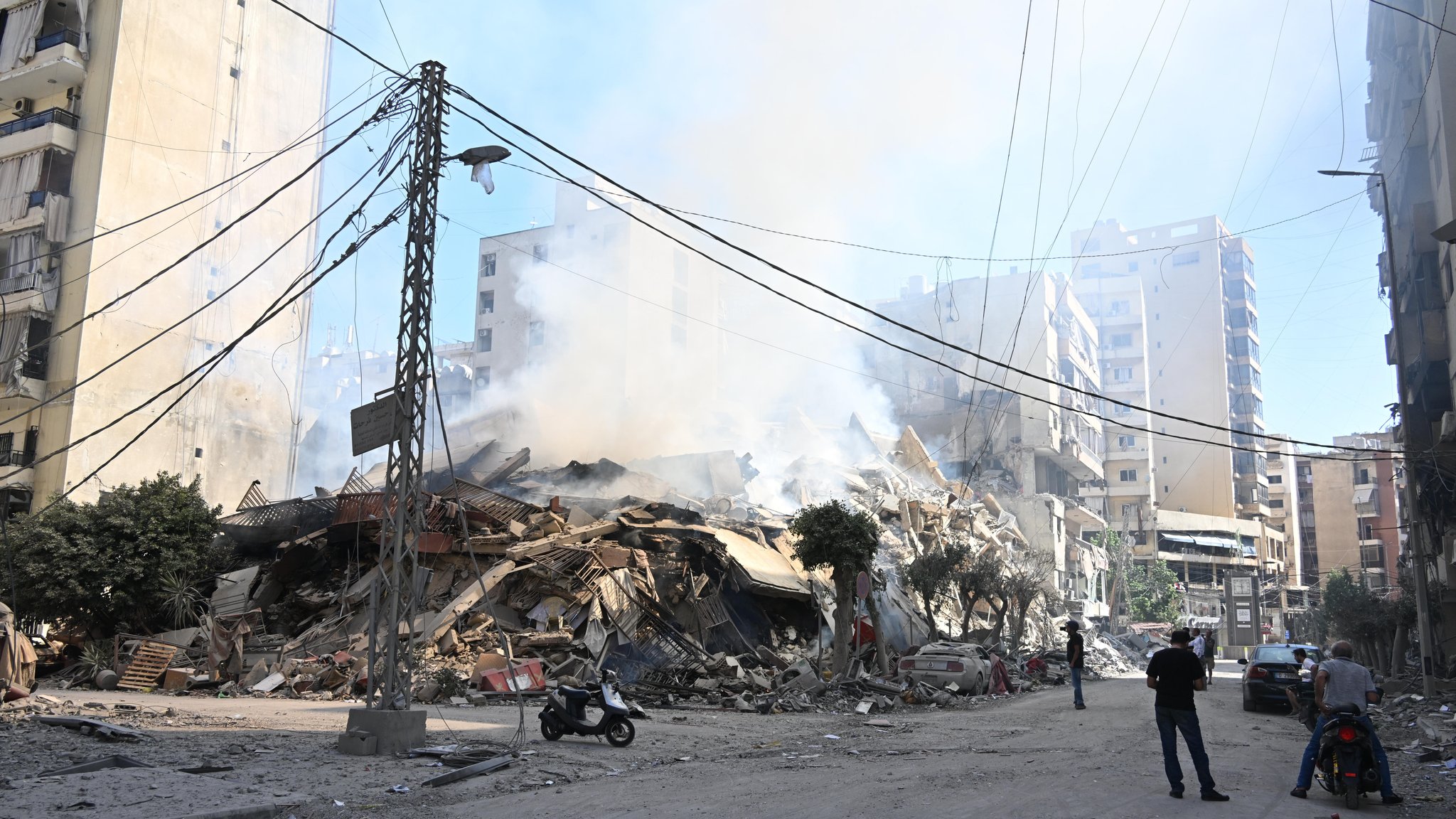 Blick auf zerstörte Gebäude in Beirut