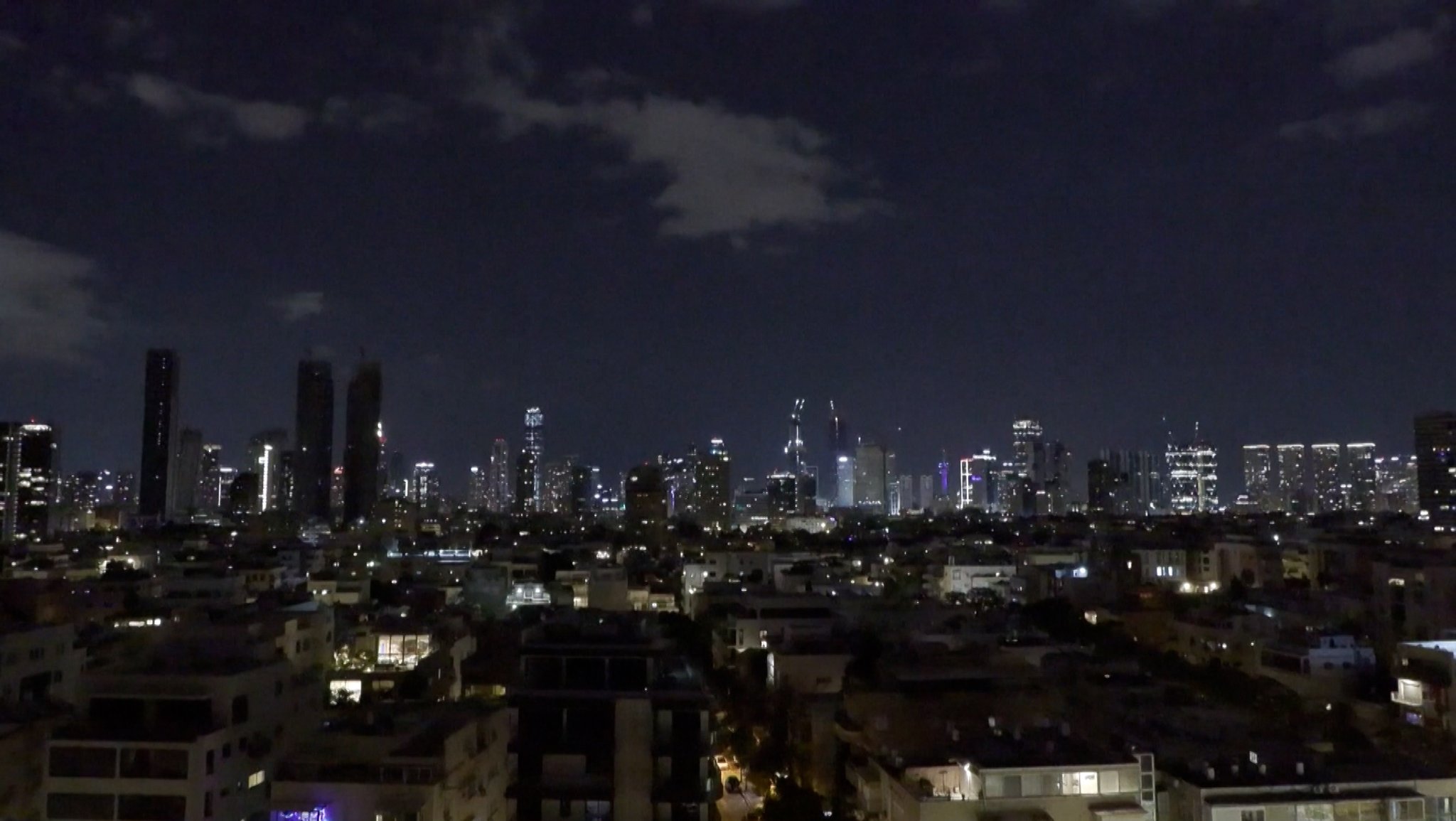 Der Iran hat seine Angriffe auf Israel, Saudi Arabien und Katar fortgesetzt. Israel hat seinerseits die Hisbollah-Miliz im Libanon angegriffen.