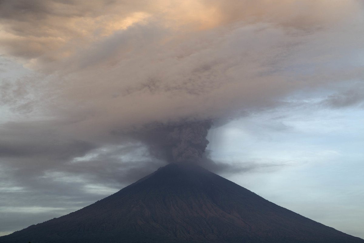 Vulkan-Aschewolke: Zehntausende sitzen auf Bali fest