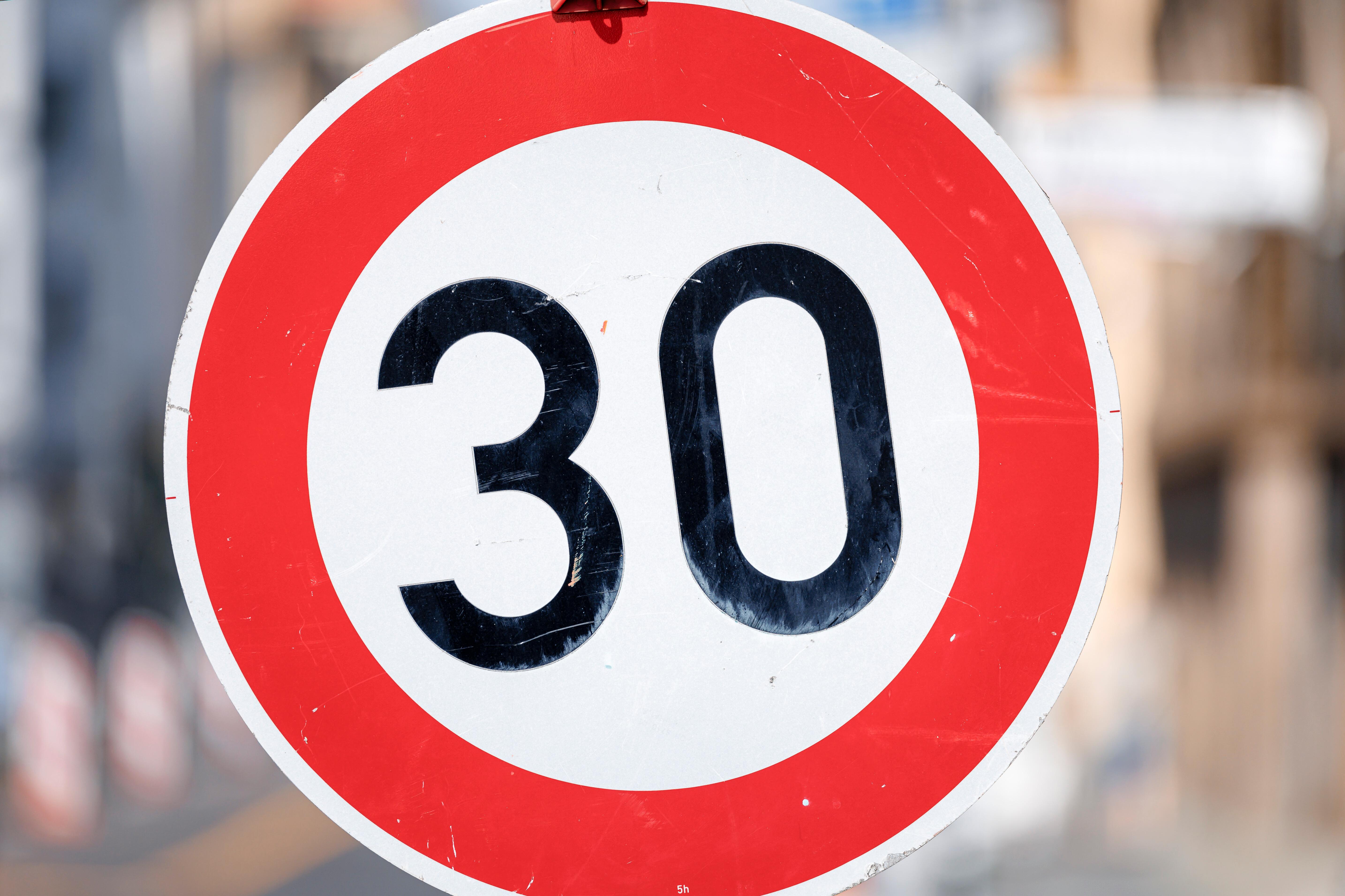 Tempo-30-Schild in der Innenstadt