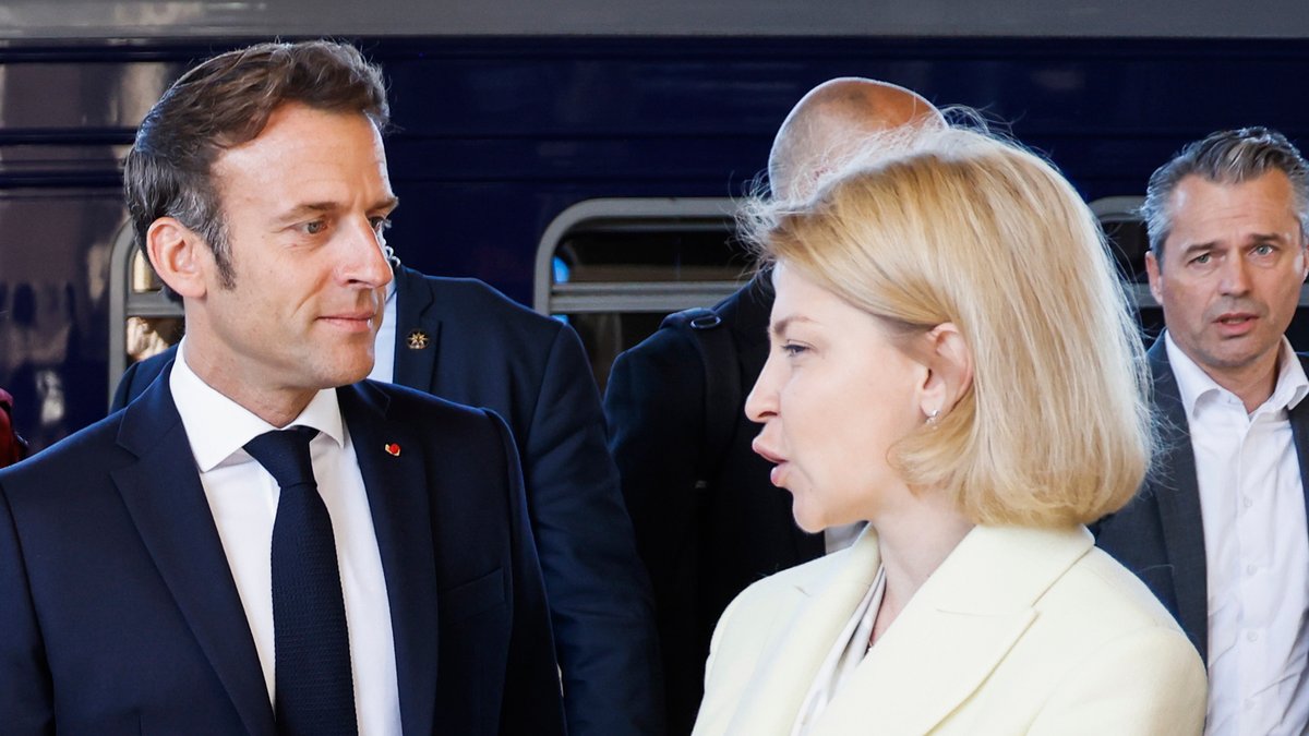 Emmanuel Macron mit der stellvertetenden Ministerpräsidentin Irina Wereschtschuk