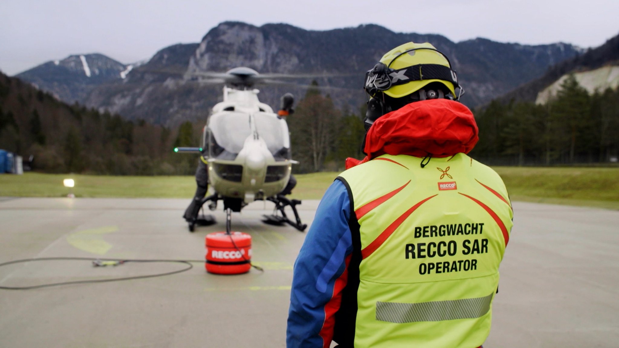 Mit einer Recco-Suche können vermisste Personen am Berg gefunden werden. 