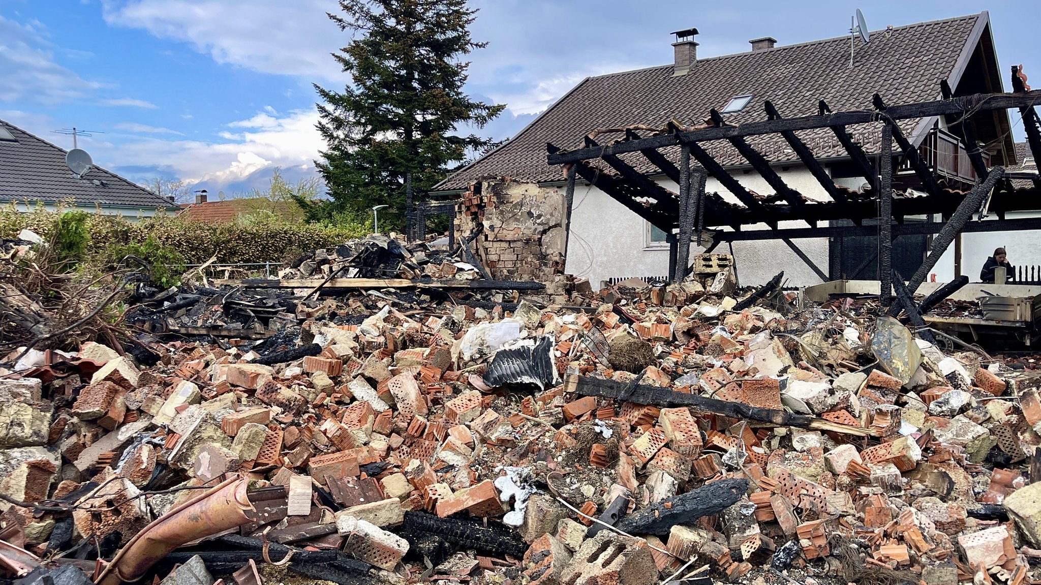 Grundstück des völlig zerstörten Wohnhauses in Frontenhausen.