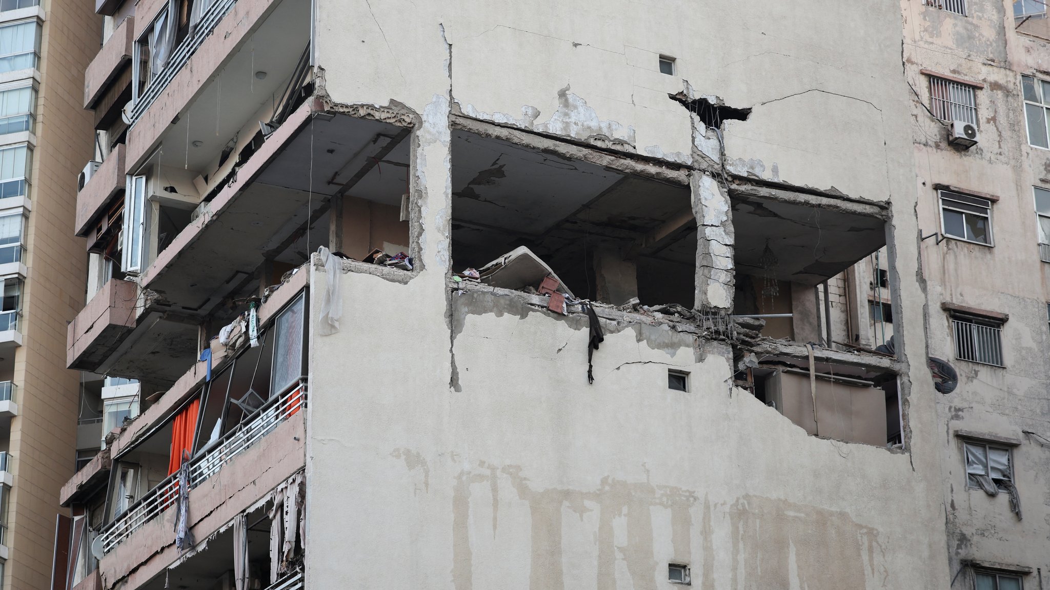 Zerstörtes Gebäude nach einem israelischen Luftangriff im Zentrum von Beirut (30.09.2024)