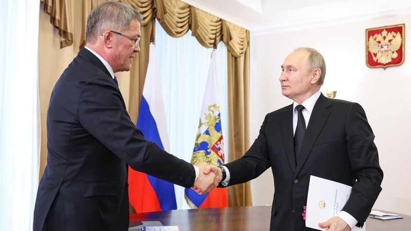 Der Regionalpolitiker im Januar 2023 bei einem Treffen mit Putin | Bild: Sergej Bobylew/Picture Alliance Der Regionalpolitiker im Januar 2023 bei einem Treffen mit Putin