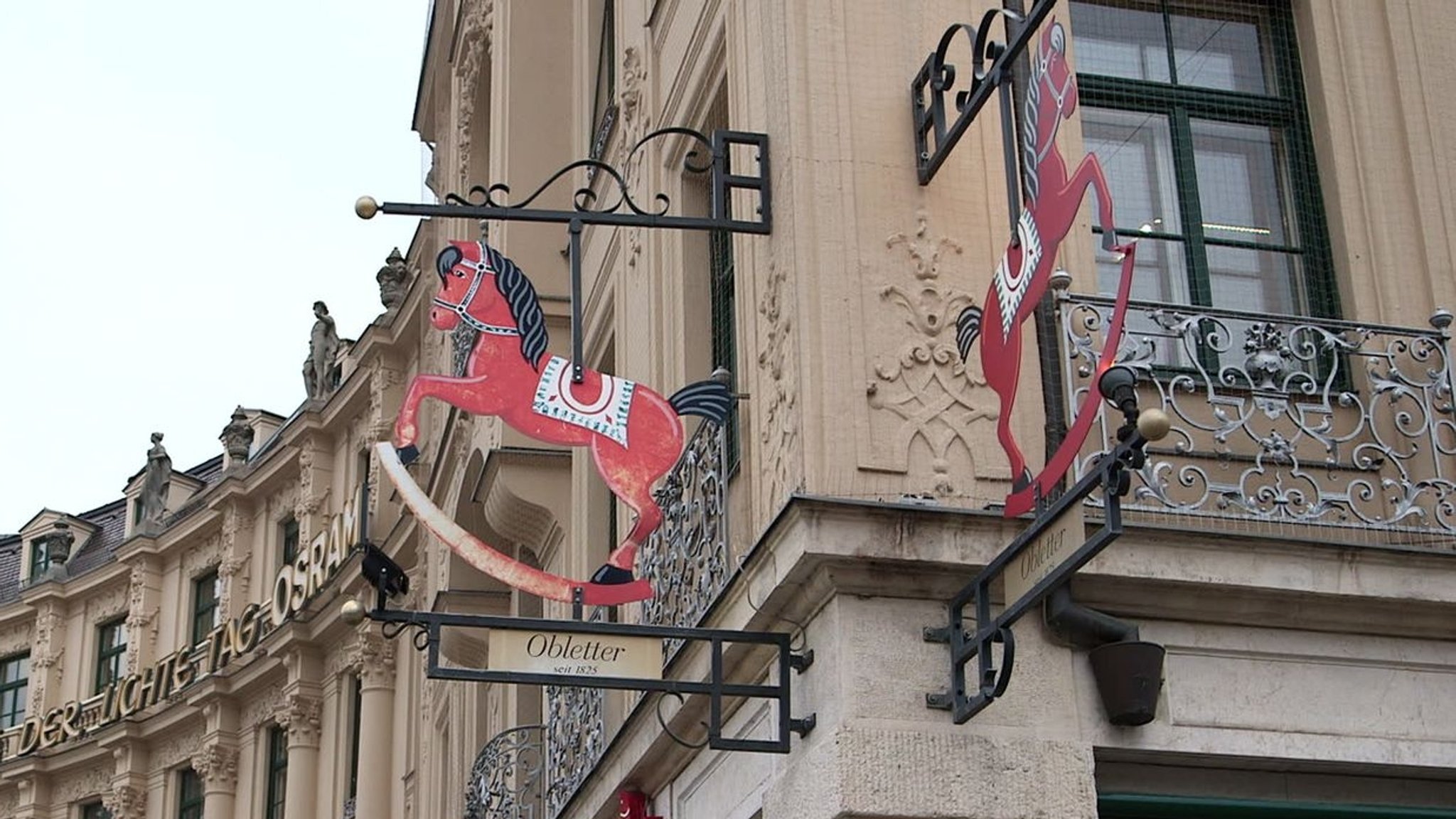 Das Traditionsgeschäft "Obletter" am Münchner Stachus 