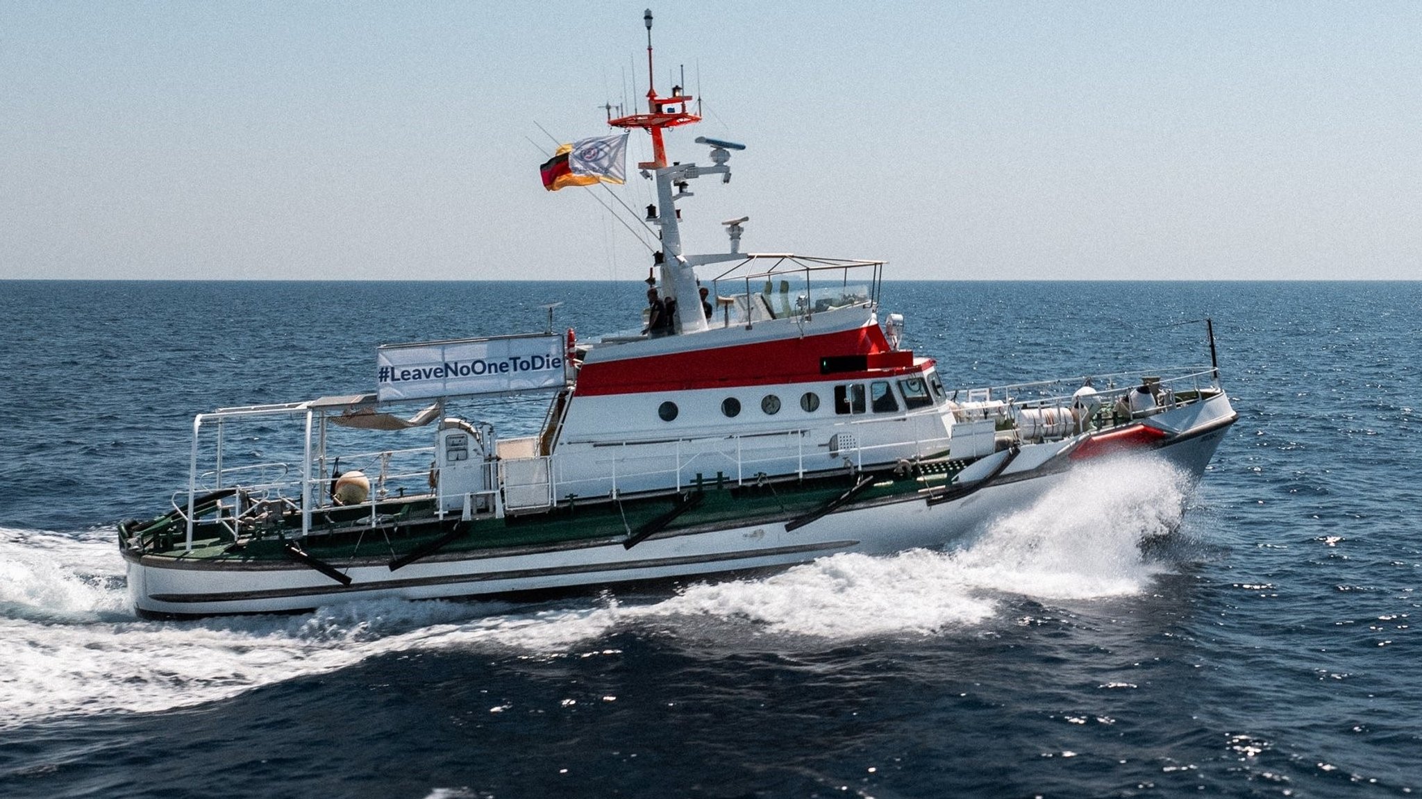 Das Seenot-Rettungsschiff Sea Eye 5 auf Einsatzfahrt | Bild: Sea Eye/Maik Lüdemann Das Seenot-Rettungsschiff Sea Eye 5 auf Einsatzfahrt
