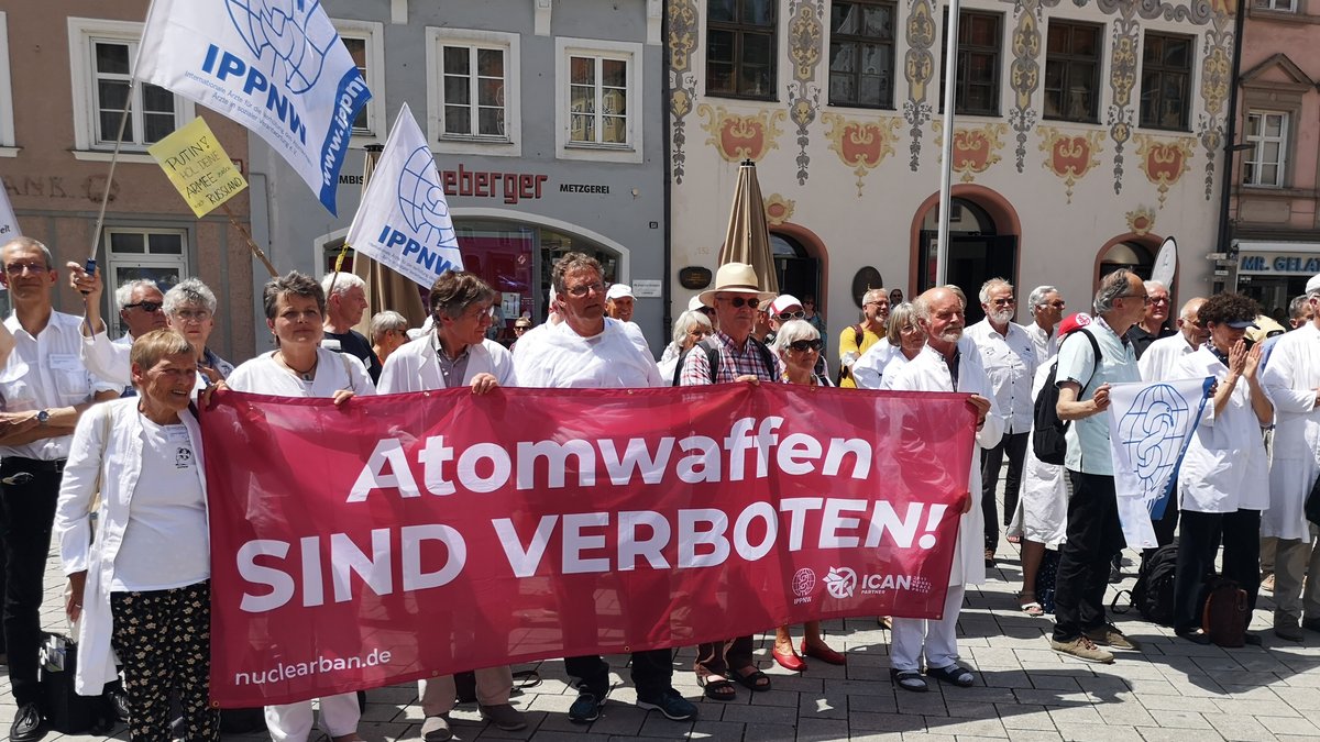 "Ärzte gegen den Atomkrieg": Tagung und Demo in Landsberg