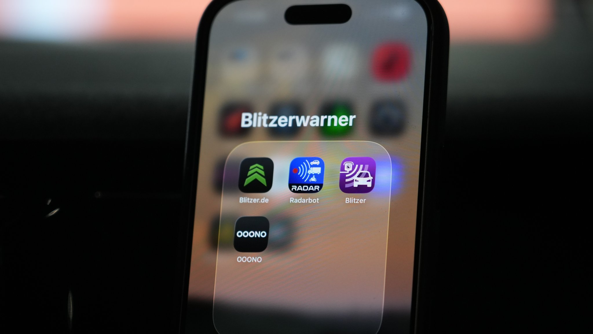 Radarwarner und Blitzer-Apps: Frei verkäuflich – auch erlaubt?