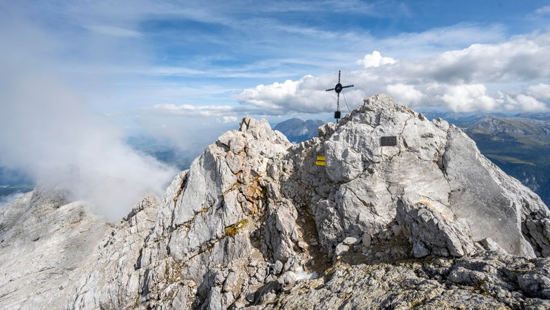 Gipfel der Watzmann-Mittelspitze | Bild: picture alliance / imageBROKER | Mara Brandl Gipfel der Watzmann-Mittelspitze