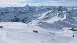 Verschneite Berglandschaft. Blick vom Nebelhorn Richtung Südosten | Bild:Webcam: OK Bergbahnen