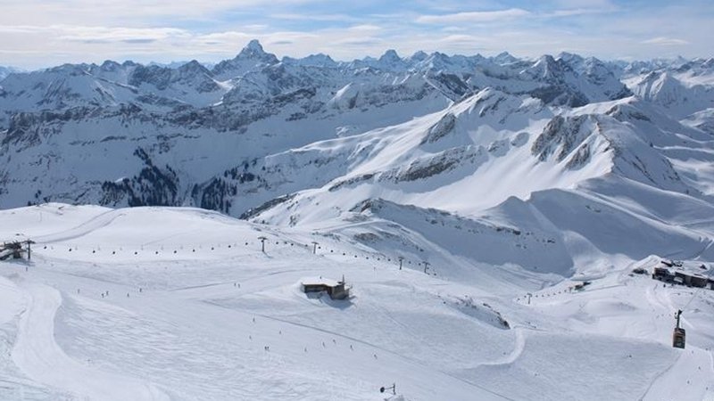 Verschneite Berglandschaft. Blick vom Nebelhorn Richtung Südosten
