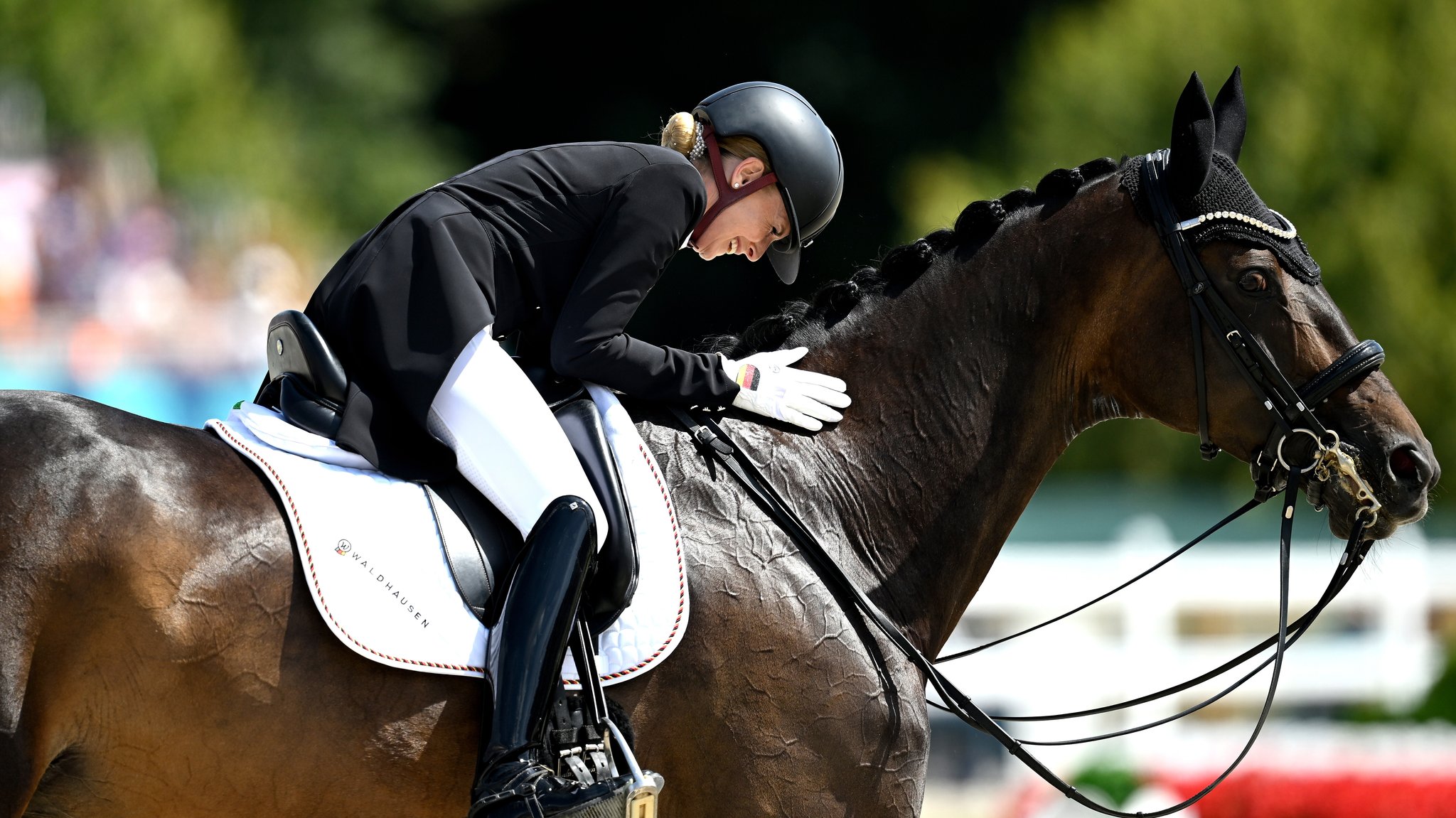 Jessica von Bredow-Werndl mit Dalera | Bild: picture-alliance/dpa Jessica von Bredow-Werndl mit Dalera