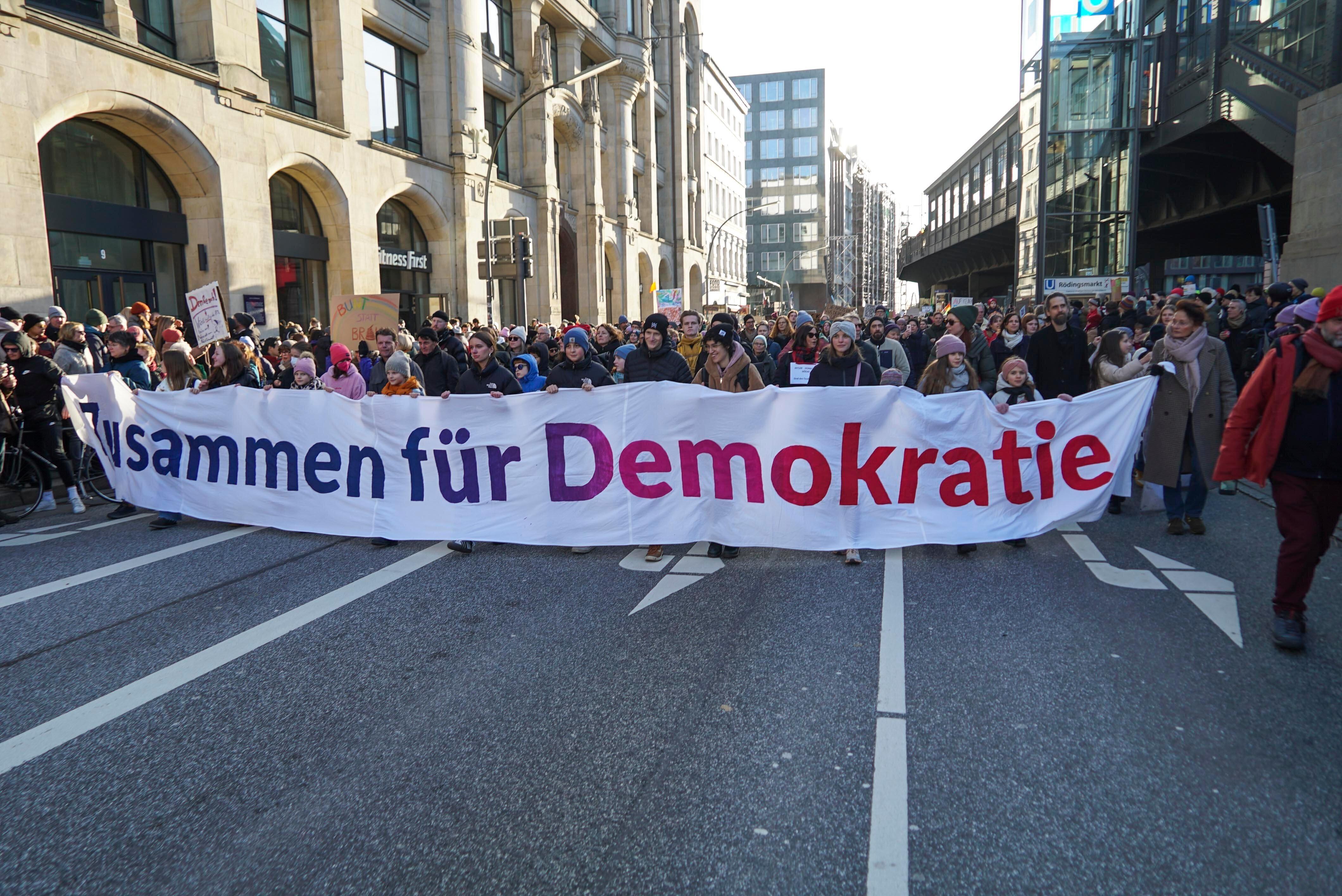 Demos Gegen Rechtsextremismus In Ganz Deutschland | BR24