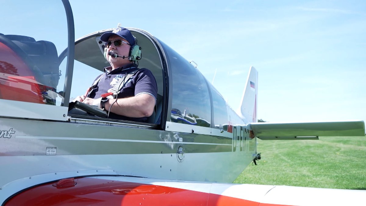 Einer der ehreamtlichen Piloten, der im Sommer, die Luftbeobachter über die Wälder fliegt.