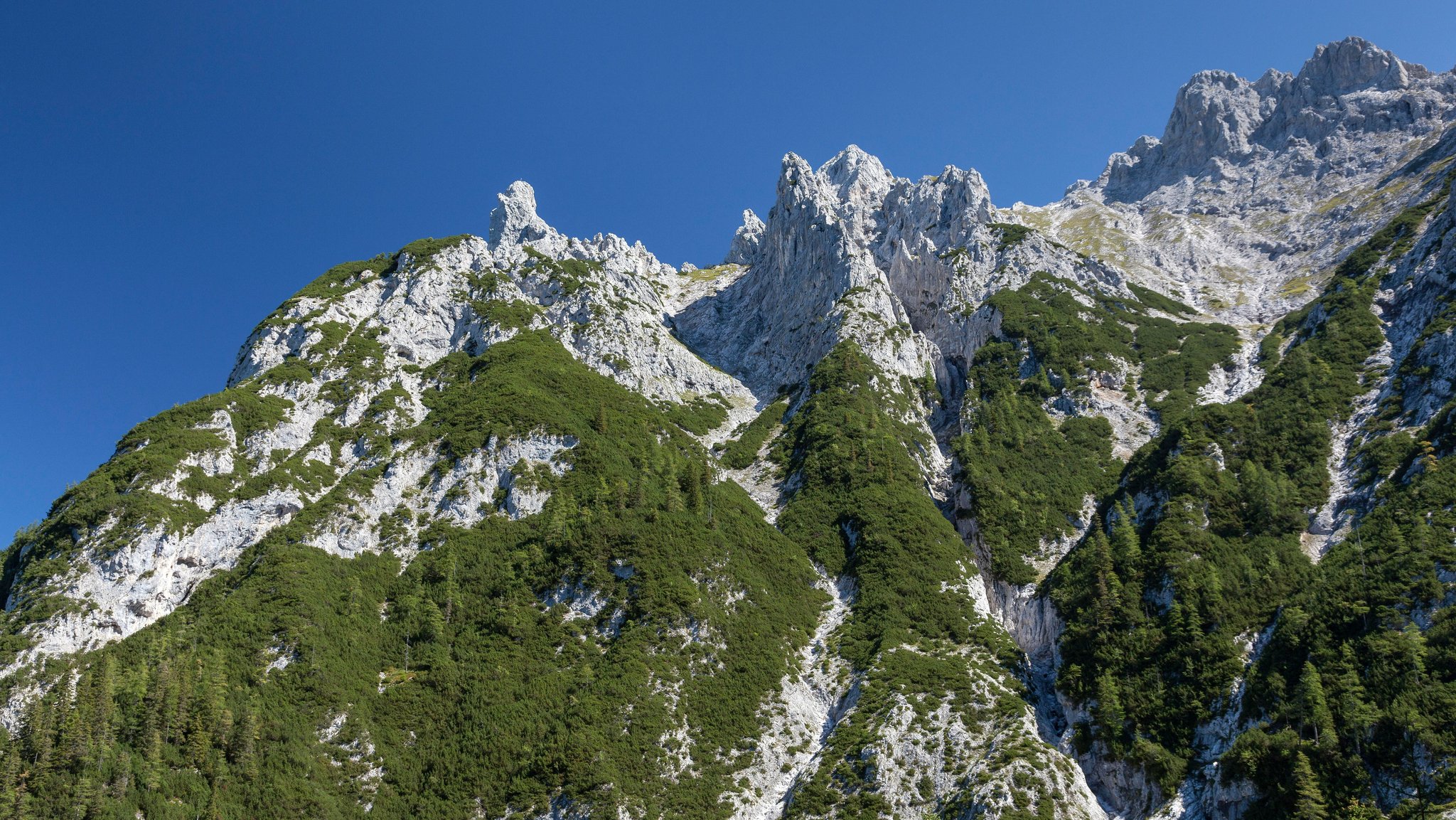 (Symbolbild) Viererspitze über Mittenwald | Bild: picture alliance / Artcolor (Symbolbild) Viererspitze über Mittenwald
