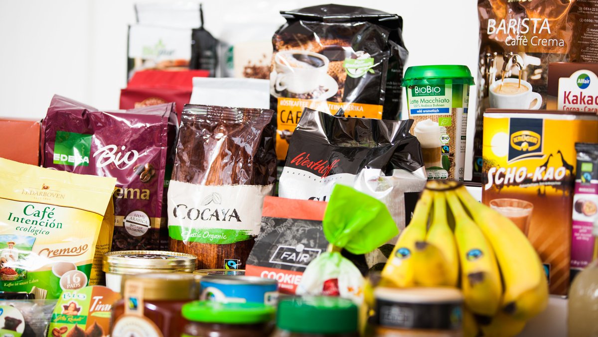 Eine Auswahl verschiedener Fairtrade-Produkte