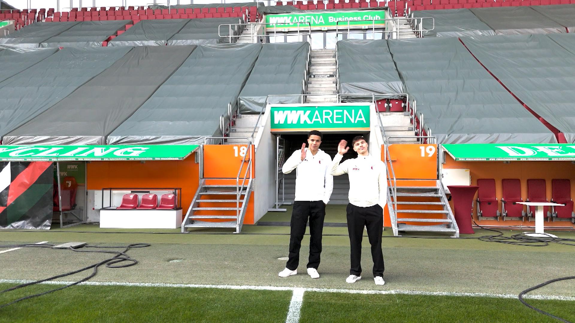 Noakhai Banks (l.) und Mert Kömür vom FC Augsburg