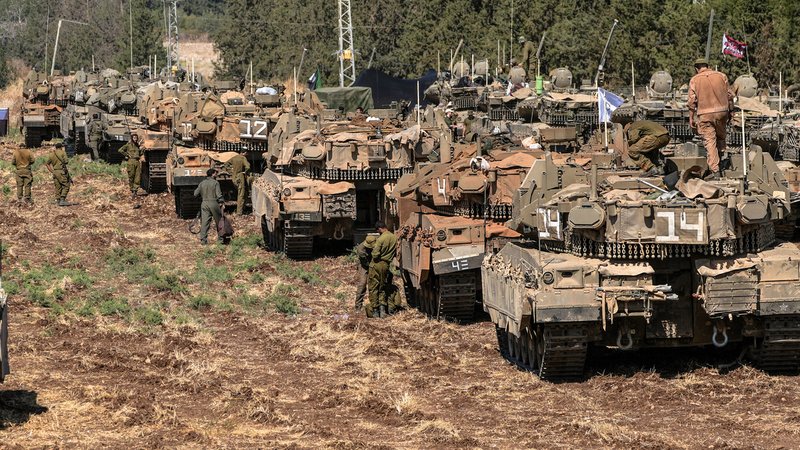 Israelische Panzer im Norden Israels, aufgenommen am 27.09.24. | Bild: pa/REUTERS/Ayal Margolin Israelische Panzer im Norden Israels, aufgenommen am 27.09.24.