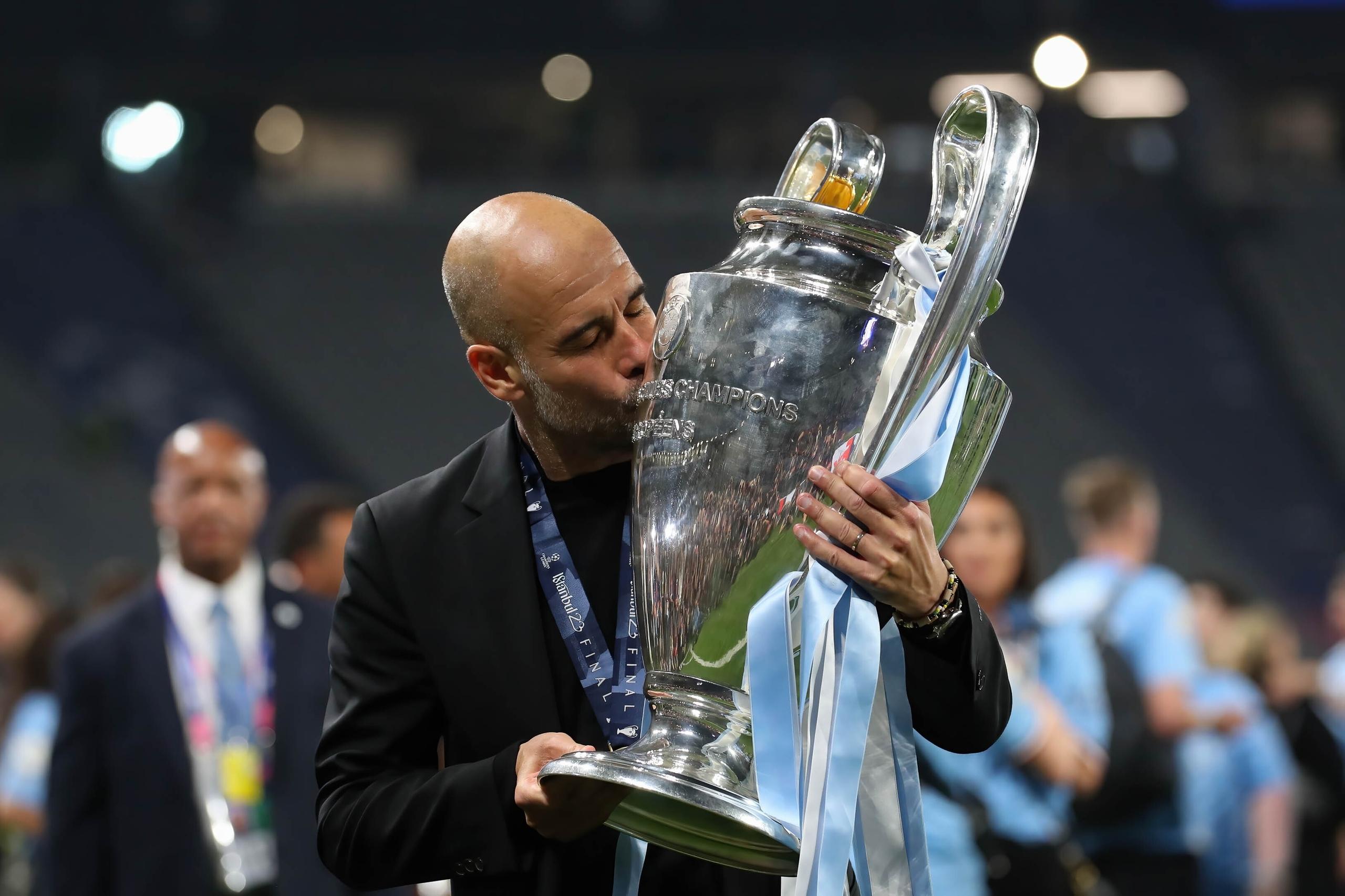 Pep Guardiola mit dem Champions-League-Pokal