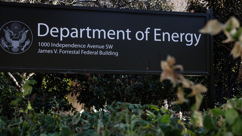 Das U.S. Department of Energy veröffentlichte einen irreführenden Bericht zu den Einflüssen von Treibhausgasemissionen auf das US-Klima. | Bild: picture alliance / Sipa USA | Sipa USA Das U.S. Department of Energy veröffentlichte einen irreführenden Bericht zu den Einflüssen von Treibhausgasemissionen auf das US-Klima.