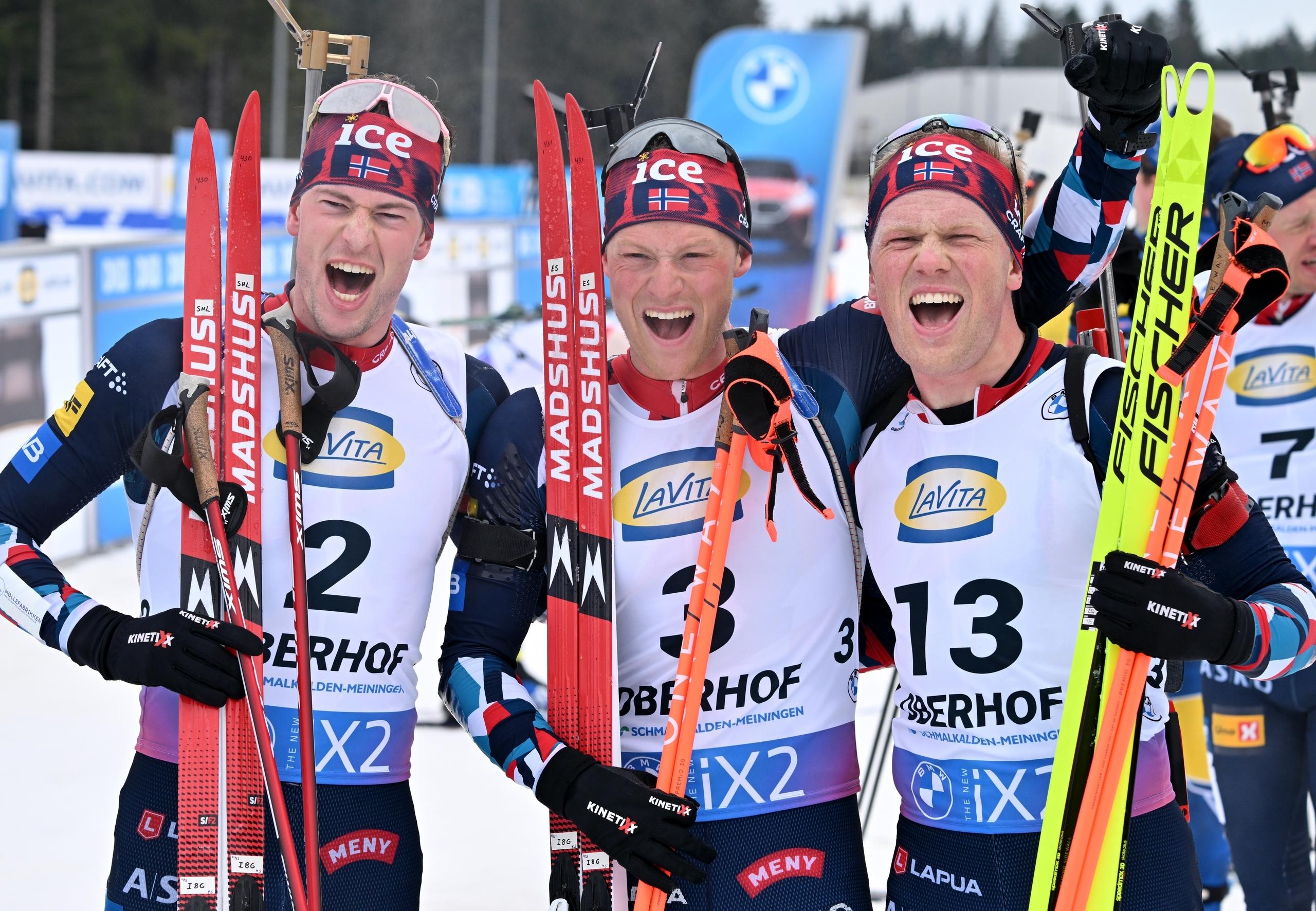 Endre Strömsheim (M.), Sturla HJolm Laegreid (l.) und Johannes-Dale-Skjevdal in Oberhof