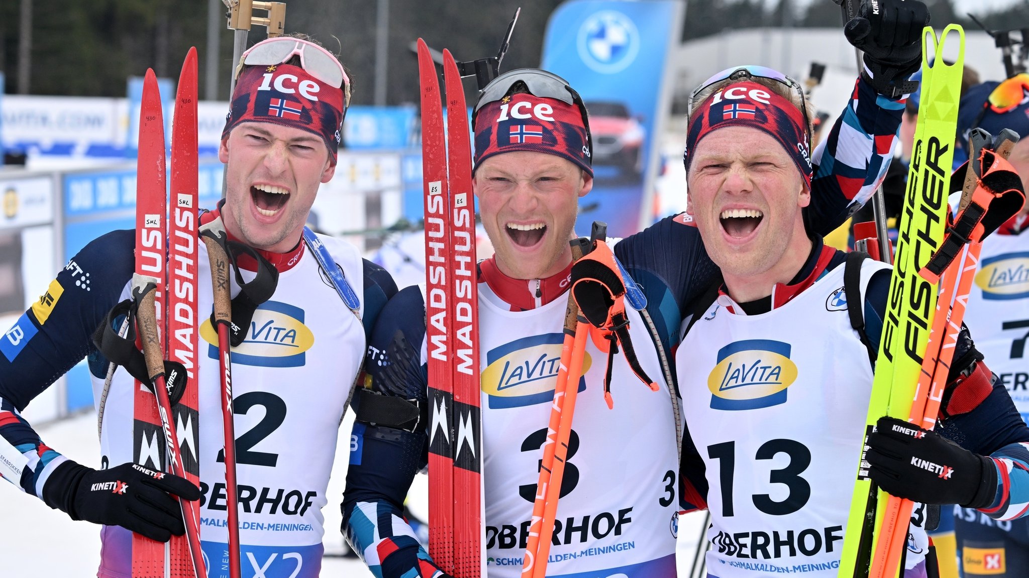 Endre Strömsheim (M.), Sturla HJolm Laegreid (l.) und Johannes-Dale-Skjevdal in Oberhof