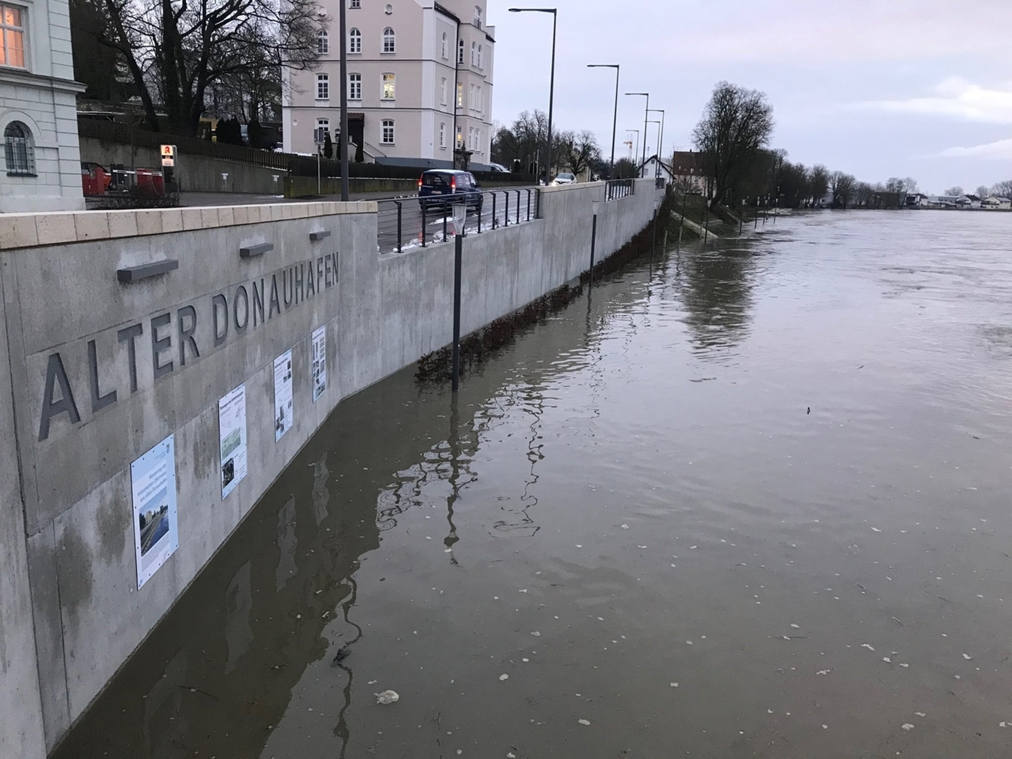 Hochwasser: Nebenflüsse lassen Donaupegel ansteigen