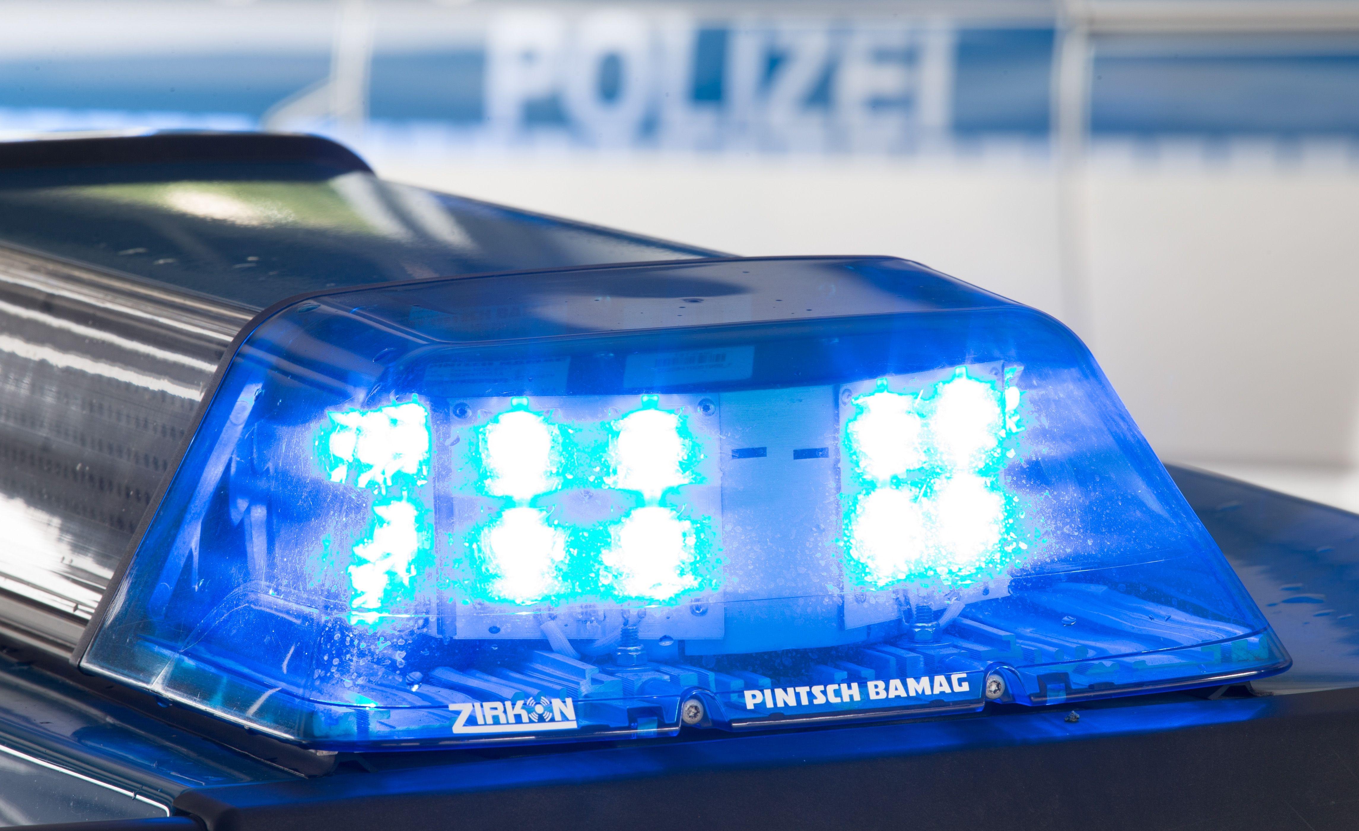 Blaulicht auf Polizeiauto (Symbolbild)