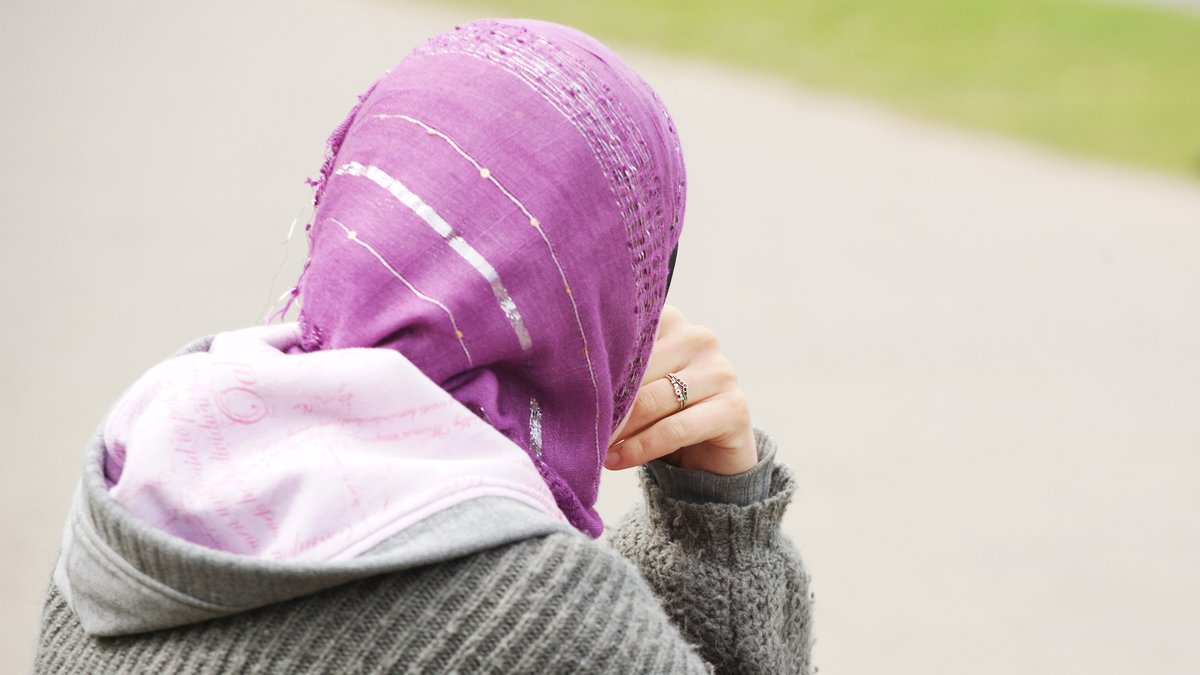 Symbolbild: Eine Frau muslimischen Glaubens trägt ein Kopftuch.