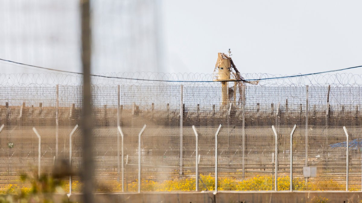 Zäune auf israelischer Seite am Grenzübergang Kerem Schalom zum Gazastreifen. (Aufnahmedatum: 26.03.2024)
