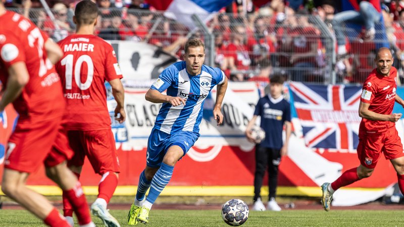 FV Illertissen - Spvgg Unterhaching | Bild: picture alliance / Lucca Fundel/RHR-FOTO FV Illertissen - Spvgg Unterhaching