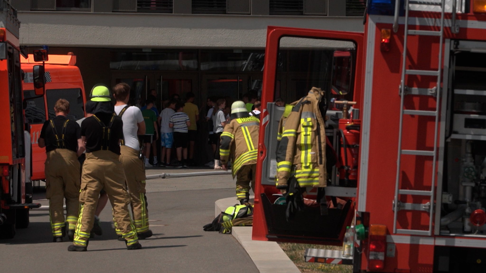 Dicke schwarze Rauchschwaden waren am Donnerstagvormittag über Cham zu sehen. Die Turnhalle der Realschule stand in Brand.