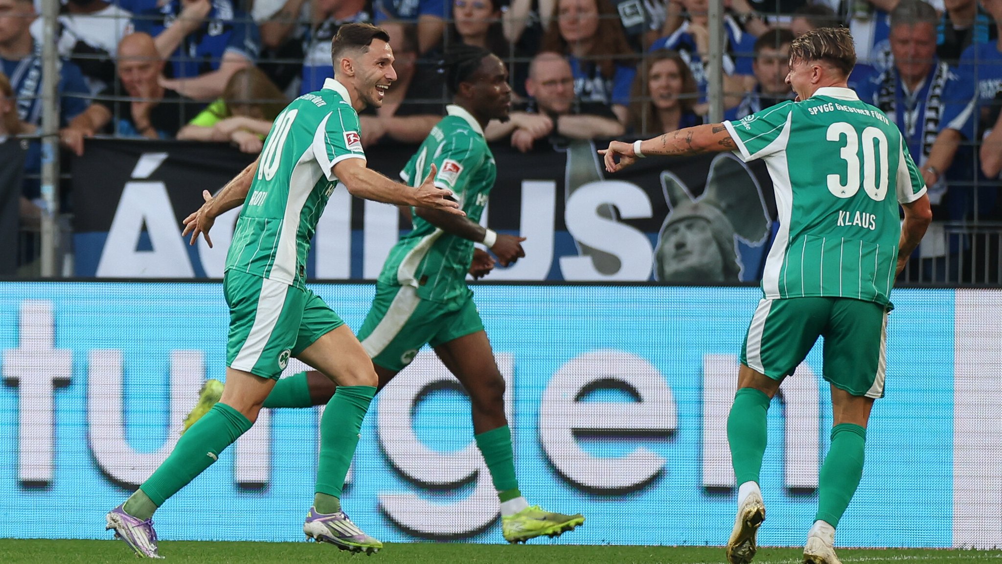 Fürth siegt dank starker Defensive mit 3:1 in Bielefeld 