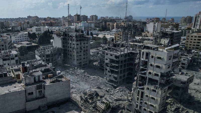 Eine Luftaufnahme von beschädigten und zerstörten Gebäuden in Gaza nach israelischen Luftangriffen.