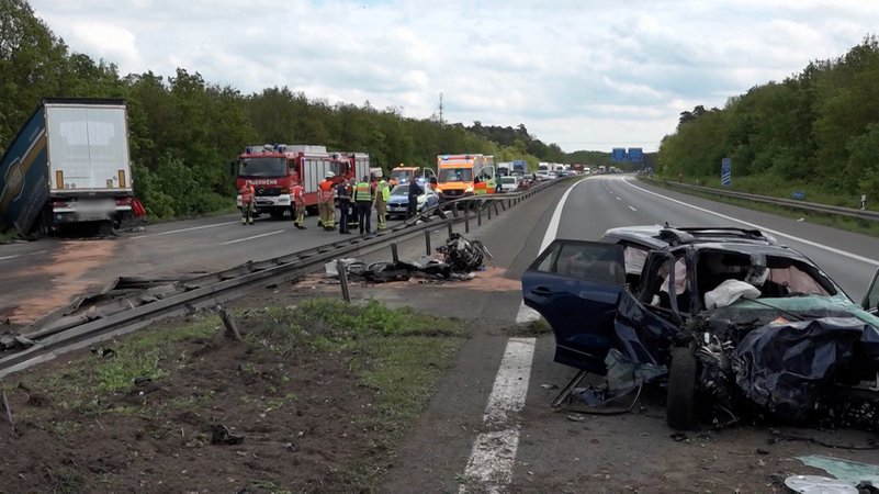 Verkehrsunfall: Zwei Tote und mehrere Verletzte auf der A6