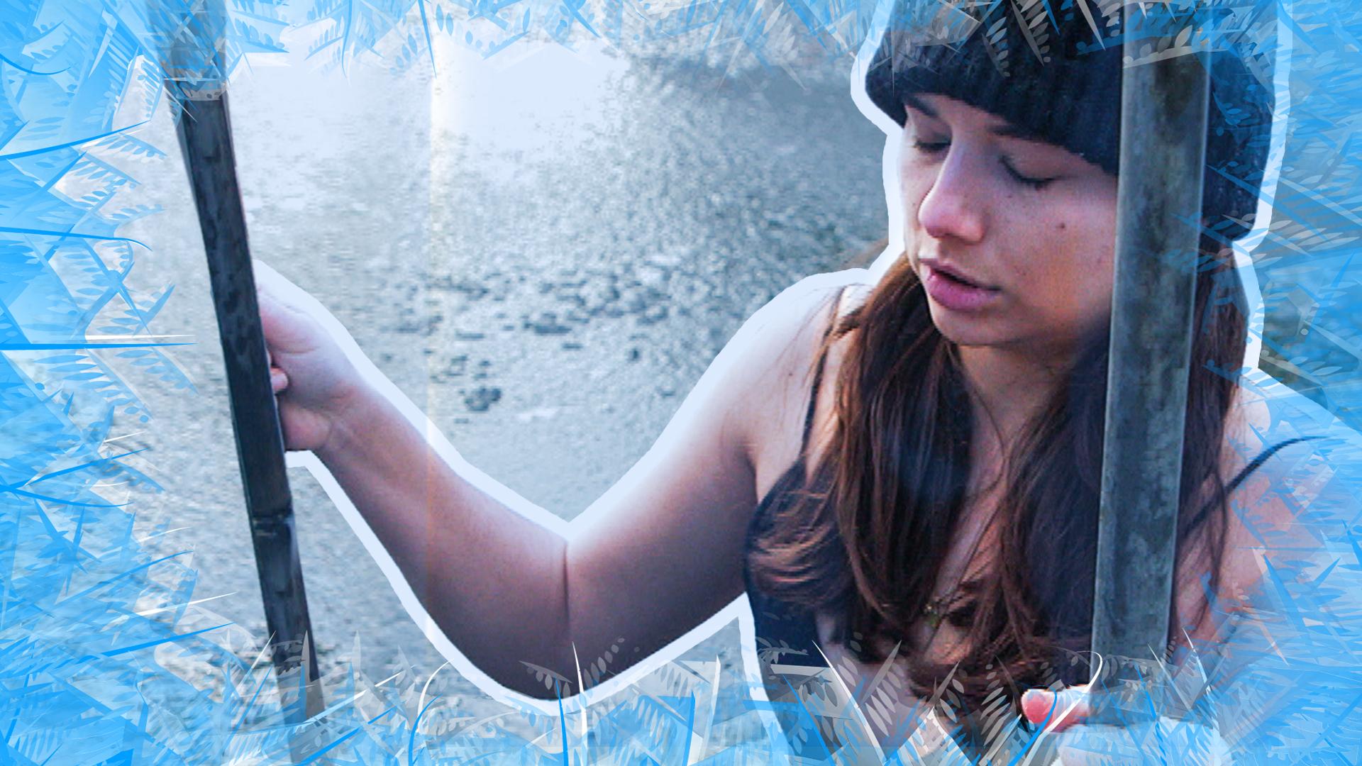 Moderatorin Nadine Hadad im Eiswasser