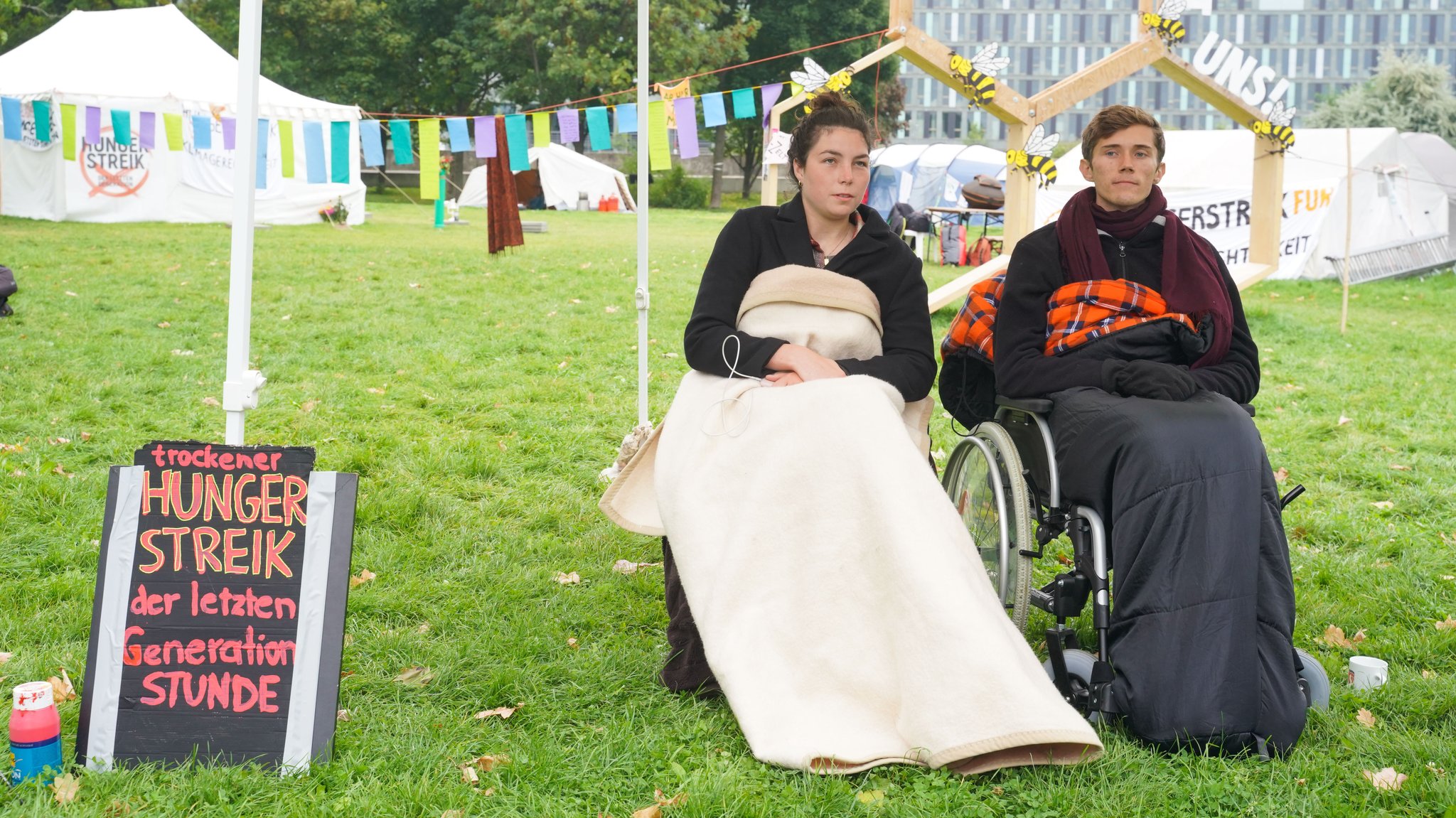 Lea Bonasera und Henning Jeschke sind in einen Durststreik getreten