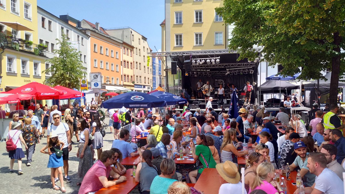 Volle Straßen und gute Stimmung auf dem Regensburger Bürgerfest